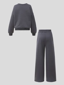 SHEIN 女童休閒兩件套 V 領長袖運動衫搭配垂墜寬腿褲，寬鬆落肩版型，舒適且身體裝飾橘色小標籤，簡約經典，柔軟親膚面料，活動不受限，適合日常外出、購物與旅行的時尚兒童運動套裝 - 深灰色 - 查看 3