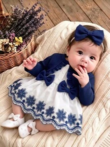 SHEIN 3件組女嬰洋裝開襟衫套裝，優雅海軍藍配白色蝴蝶結荷葉邊花卉刺繡，長袖圓領修身款，適合婚禮派對、秋季假期時尚穿搭 - 藍色 - 查看 1