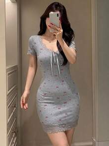 DAZY 甜美蝴蝶結印花蕾絲拼接修身短袖短洋裝 夏季女款睡裙 - 灰色 - 查看 4