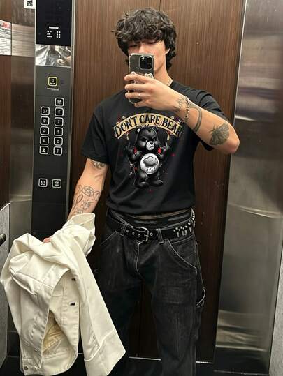 ZURIURI Camiseta de Manga Curta Urso de Humor Sombrio Cartoon, Estilo Paródia de Humor Sombrio, Cheia de Atitude Personalizada e Rebelde, Reconhecimento de Alta Rua, Unissex, Use Sozinho na Primavera/Verão, Sobreponha com Moletom/Jaqueta no Outono/Inverno, Adequado para Passeios Diários, Festivais de Música, Reuniões e Mais