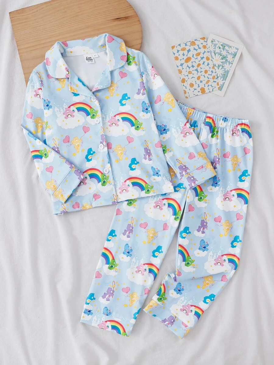 SHEIN X Care Bears GraphicGems 秋冬女童幼兒聯名印花可愛卡通彩虹愛心熊圖案藍色柔軟舒適翻領長袖褲子2件套居家服 - 藍色 - 查看 1