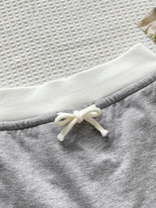 SHEIN Tween女孩針織拼色淺灰色裙子，內建內搭褲，休閒抽繩運動風裙子 - 灰色 - 查看 6