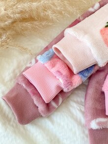 SHEIN Vintaside Kids 幼童女童衛衣＋長褲套裝 粉色玫瑰蝴蝶結愛心草莓印花 長袖 生日家庭套裝 派對 秋季 毛絨絨毛 紫灰色 - 彩色 - 查看 7