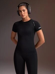 Powerista طقم رياضي نسائي بدون درزات بقصة ضيقة، توب بأكمام قصيرة + بنطال ليقنز ضيق بطول الكاحل - الأسود - مشاهدة 2