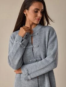 SHEIN طقم نسائي من قطعتين جاكيت محبوك رمادي ميلانج بأزرار صينية على شكل ضفدع وبنطال واسع الساق - كريم - مشاهدة 5