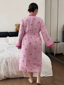 Napfluff CURVE Napfluff CURVE رداء نسائي مقاس كبير بطبعة خطوط وفيونكة، أكمام طويلة، مناسب للربيع والخريف، رداء بيجامة منزلية مريحة - وردي - مشاهدة 2