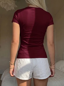 CovetEZ 休閒極簡性感露肩 95% 酒紅色純棉短袖 T-shirt，適合春夏秋季，春夏穿搭 - 酒紅色 - 查看 2
