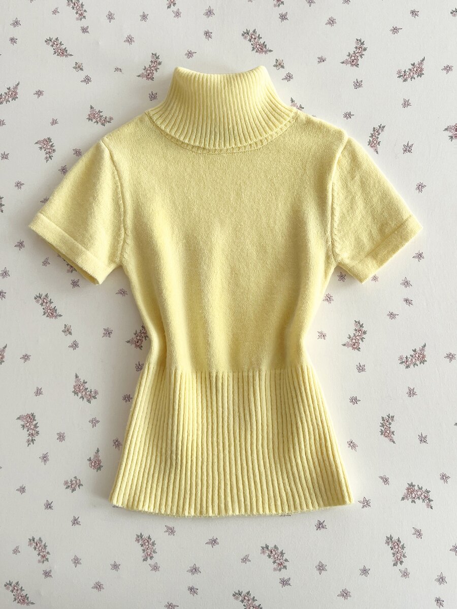 Sweetra Minimalist Cream Yellow Turtleneck Cropped Knit Top - Yellow - View 1