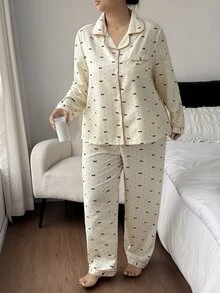 Napfluff CURVE Napfluff CURVE Set Piyama Celana Panjang Lengan Panjang dengan Motif Pita Kerut Gelembung Ukuran Besar - Aprikot - View 3