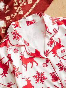 CoupledUp Set Piyama Wanita Motif Natal Rusa Merah & Putih dan Kepingan Salju dengan Kerah Lapel Sutra Imitasi - Merah - View 5