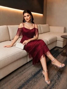 SHEIN Lady CURVE Gaun Kencan Modis Wanita Ukuran Besar Warna Polos dengan Desain Rumbai - Merah - View 3