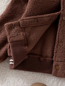 SHEIN 女童秋冬長袖抓絨棒球夾克，P字母刺繡，羅紋條紋袖口與下擺，按扣泰迪絨外套，休閒外衣，可愛時尚日常穿搭，適合女童外出與街頭風格 - 棕色 - 查看 8