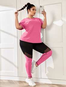 SHEIN Rhythm Era Träningsset för kvinnor i plus size med sport-T-shirt och sportleggings med meshdetaljer och mobilficka - Rosa - Visa 5