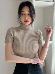 DAZY 素色優雅高領短袖修身針織上衣，適合日常穿著 - 卡其色 - 查看 5