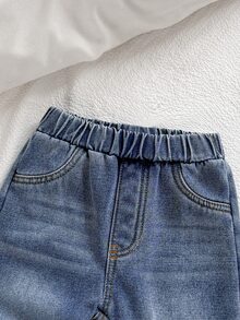 SHEIN Playful Pals 女嬰保暖內裡牛仔長褲 休閒百搭極簡 Y2K 街頭風 酷感破洞 寬鬆直筒 水洗藍 舒適牛仔褲 適合日常穿著 中性款 - 淺色水洗藍 - 查看 6