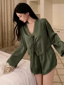 DAZY 浪漫蕾絲拼接緞面繫帶上衣與超短睡褲女款睡衣套裝 - 軍綠色 - 查看 5