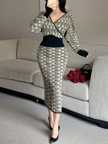 Feyla Women's Letter Pattern V-Neck Batwing Long Sleeve Fitted Elegant Knit Dress - Multicolor - View 4