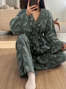 DAZY 花卉線條圖案滿版印花紋理克雷普面料對比鈕扣裝飾女款睡衣套裝 - 墨綠色 - 查看 7