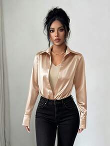 SHEIN Elenzya 女款美拉德棕色緞面襯衫連身衣，翻領深V領，收腰長袖2合1內搭連身衣，適合通勤、辦公室、內搭，成熟女性，約會 - 卡其色 - 查看 3