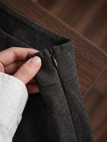Cévolie Rok Wanita Model Baru Warna Abu-abu Gelap Terbuat dari Kain Mirip Wol, Cocok untuk Musim Gugur dan Musim Dingin, Baik untuk Bepergian Maupun Pemakaian Sehari-hari. - Dark Grey - View 6