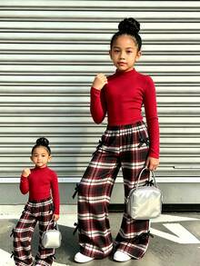 SHEIN 2件組 青少年女孩街頭風時尚個性黑色立領長袖T恤 蝴蝶結黑白大格紋印花長褲套裝 休閒 - 酒紅色 - 查看 1