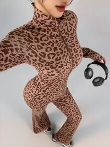 DAZY Jumpsuit Wanita Motif Leopard dengan Resleting Pas Badan - Coklat - View 4