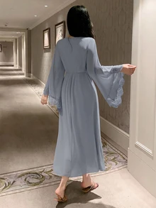 DAZY 女款蕾絲拼接V領七分袖收腰長洋裝睡袍 秋季 - 淺藍色 - 查看 2
