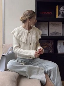 Cévolie Atasan Rajut Bergelombang Model Prancis dengan Leher V dan Rumbai, Kardigan Longgar Berpotongan Bahu Jatuh dengan Kancing Tunggal dan Lubang di Bagian Dalam - Putih - View 5