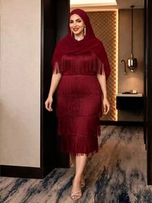 SHEIN Lady CURVE Gaun Kencan Modis Wanita Ukuran Besar Warna Polos dengan Desain Rumbai - Merah - View 9