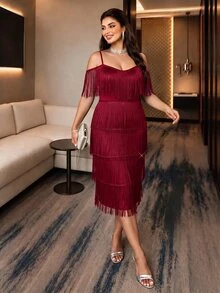 SHEIN Lady CURVE Gaun Kencan Modis Wanita Ukuran Besar Warna Polos dengan Desain Rumbai - Merah - View 6