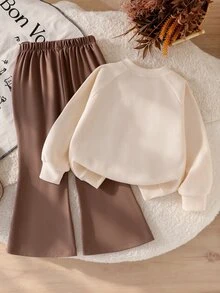 SHEIN Playful Pals 嬰兒/小女孩杏色羅紋長袖開襟外套，大花飾裝搭配純色喇叭褲，2件套，春秋休閒日常慵懶風套裝 - 杏色 - 查看 2