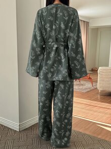 DAZY 花卉線條圖案滿版印花紋理克雷普面料對比鈕扣裝飾女款睡衣套裝 - 墨綠色 - 查看 2