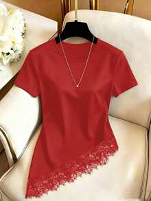 SHEIN European And American New Fashion Contrast Lace Asymmetrical Hem Crew Neck Design Short Sleeve Casual Women's T-Shirt, Women's Spring/Summer T-Shirt, Short Sleeve Top, Spring Clothing, Summer Outfit, Vacation, Outing, Y2K, Spring, Summer, Back To School, Casual, Beach, Business, Versatile, Sexy, Women's Black T-Shirt - Red - View 7