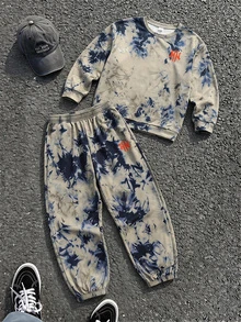 SHEIN Coolqubz 男童數位印花紮染運動衫套裝，秋季圓領長袖上衣與慢跑褲2件套，休閒運動時尚日常穿搭 - 彩色 - 查看 2