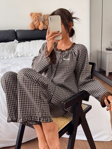 DAZY طقم بيجامة نسائي بنقشة مربعات، ملابس علوية بصف واحد من الأزرار وبنطال طويل - قهوة بني - مشاهدة 3