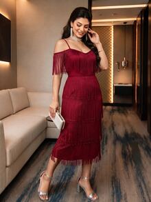 SHEIN Lady CURVE Gaun Kencan Modis Wanita Ukuran Besar Warna Polos dengan Desain Rumbai - Merah - View 7