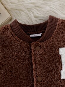 SHEIN 女童秋冬長袖抓絨棒球夾克，P字母刺繡，羅紋條紋袖口與下擺，按扣泰迪絨外套，休閒外衣，可愛時尚日常穿搭，適合女童外出與街頭風格 - 棕色 - 查看 3