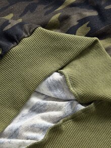 ROMWE Street Life Street Style Camouflage Off-Shoulder Sweatshirt With Badge Decoration For Women - Army Green - View 5