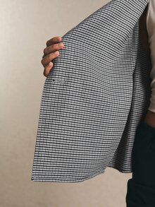 Poéselle 女款格紋立領單排扣長袖休閒風衣外套 - 黑與白 - 查看 10