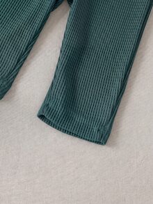 SHEIN Playful Pals 2件組幼兒男童亨利領上衣+長褲，學院風深綠色華夫格條紋鈕扣長袖圓領休閒派對秋季運動腰部款 - 軍綠色 - 查看 5
