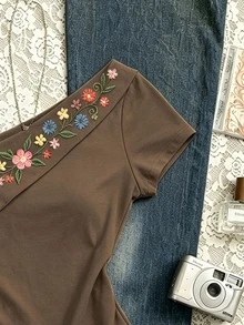 IslaSuriya 女款法式復古印花T恤，夏季修身顯瘦黑色短袖上衣，小眾設計 - 咖啡棕 - 查看 3