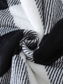 EverLounge Men's Autumn/Winter Minimalist Basic British Style Black Flannel Embroidered Top & Classic Black And White Plaid Pants Loungewear Set - Multicolor - View 3