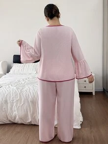Napfluff CURVE Napfluff CURVE Set Piyama Ukuran Plus dengan Motif Garis-Garis dan Potongan Warna Blok, Lengan Panjang, dan Celana, Cocok untuk Ukuran Besar - Berwarna merah muda - View 2