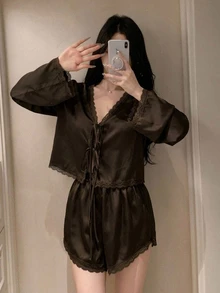 DAZY 浪漫蕾絲拼接緞面繫帶上衣與超短睡褲女款睡衣套裝 - 棕色 - 查看 4