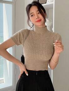 DAZY 素色優雅高領短袖修身針織上衣，適合日常穿著 - 卡其色 - 查看 4