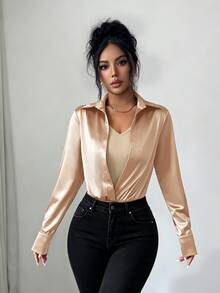 SHEIN Elenzya 女款美拉德棕色緞面襯衫連身衣，翻領深V領，收腰長袖2合1內搭連身衣，適合通勤、辦公室、內搭，成熟女性，約會 - 卡其色 - 查看 1