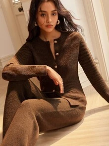 SHEIN Setelan 2 Potong Gaya Vintage Prancis: Atasan Rajut Lengan Panjang Leher Bulat Pas Badan dengan Kancing Logam + Celana Panjang Longgar Lurus, Warna Gelap, Cocok untuk Musim Semi/Gugur - Coklat - View 1