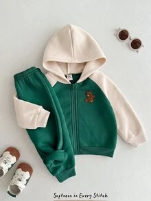 Cozy Pixies 男童連帽衛衣與長褲套裝 2 件組 卡通熊圖案拼色插肩袖長袖冬季外套 鬆緊腰長褲 保暖內裡磨毛厚實面料 適合冬季 - 彩色 - 查看 5