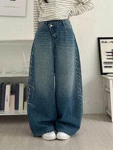 DAZY Quần jean denim ống đứng dáng rộng cho nữ, thiết kế vạt trước và chữ đính đá - Rửa trung bình - Xem 6