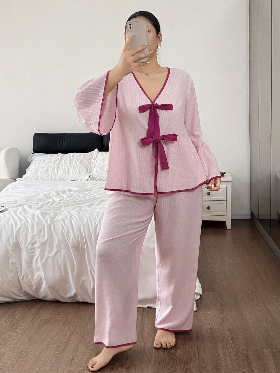Napfluff CURVE Napfluff CURVE Set Piyama Ukuran Plus dengan Motif Garis-Garis dan Potongan Warna Blok, Lengan Panjang, dan Celana, Cocok untuk Ukuran Besar - Berwarna merah muda - View 1